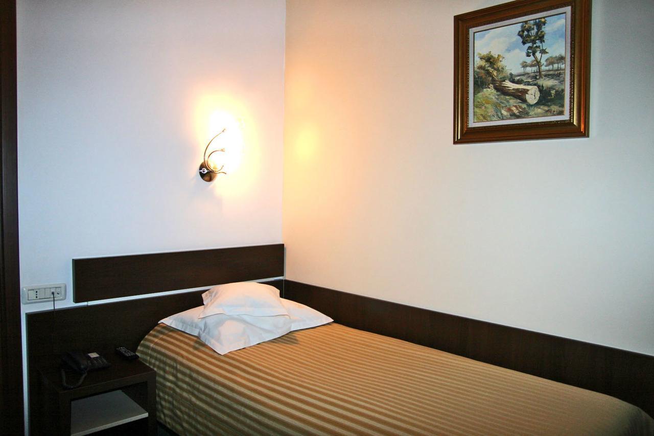 Dragasani Hotel Kilometrul Zero מראה חיצוני תמונה
